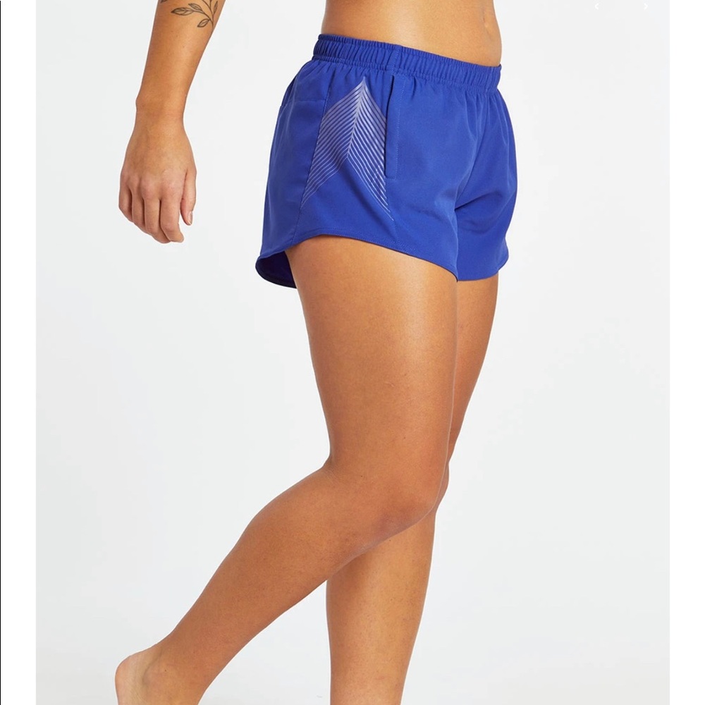 NWT Oiselle Distance shorts. Size 6.